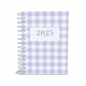 AGENDA 2025 - XADREZ Capa dura com laminação e miolo em Offset 75g 21x15cm 4x1 / 4x4 Fosco / Brilho / Holográfico Corte reto Elástico e chaveiro