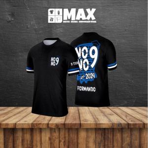 Camiseta premium NONO ANO Fator de proteção solar UV 50+ é um tratamento aplicado no acabamento do tecido que protege a pele dos efeitos nocivos dos raios UV-A e UV-B. Este tratamento permanece no produto por toda sua vida útil, mesmo após várias lavagens.  Personalizado TECIDO DRY PLUS UV 50 Premium Nome do formando GRATUITO