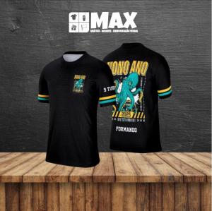Camiseta premium NONO ANO Fator de proteção solar UV 50+ é um tratamento aplicado no acabamento do tecido que protege a pele dos efeitos nocivos dos raios UV-A e UV-B. Este tratamento permanece no produto por toda sua vida útil, mesmo após várias lavagens.  Personalizado TECIDO DRY PLUS UV 50 Premium Nome do formando GRATUITO