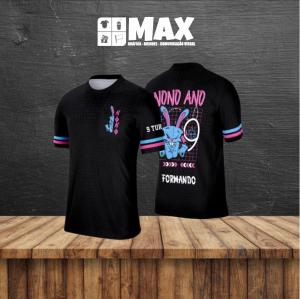 Camiseta premium NONO ANO Fator de proteção solar UV 50+ é um tratamento aplicado no acabamento do tecido que protege a pele dos efeitos nocivos dos raios UV-A e UV-B. Este tratamento permanece no produto por toda sua vida útil, mesmo após várias lavagens.  Personalizado TECIDO DRY PLUS UV 50 Premium Nome do formando GRATUITO