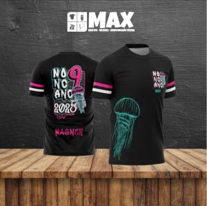 Camiseta premium NONO ANO Fator de proteção solar UV 50+ é um tratamento aplicado no acabamento do tecido que protege a pele dos efeitos nocivos dos raios UV-A e UV-B. Este tratamento permanece no produto por toda sua vida útil, mesmo após várias lavagens.  Personalizado TECIDO DRY PLUS UV 50 Premium Nome do formando GRATUITO